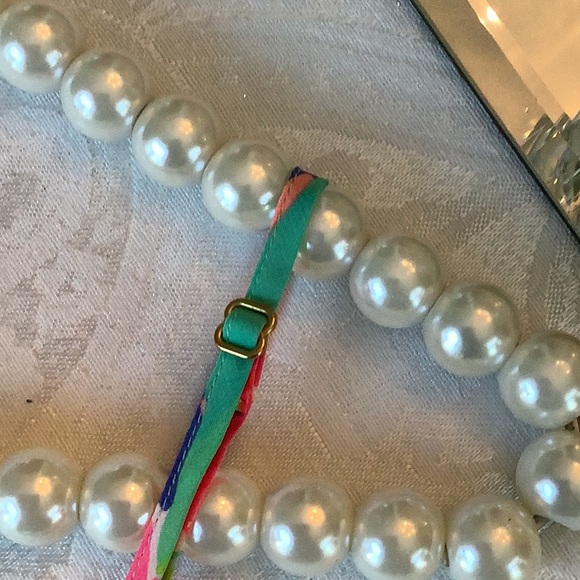 100% silk Lily Pulitzer top… Size XS - Picture 3 of 4